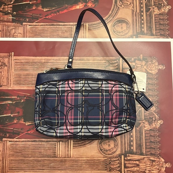 Unboxed a day ago still has tag and I have no use for it - Picture 2 of 2